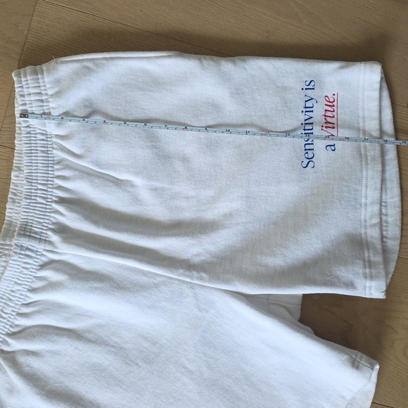 WHITE SHORTS - Picture 2 of 8